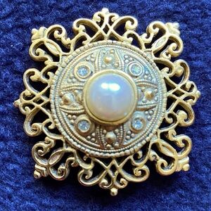 Vintage Brooch Pearl & Rhinestone Filigree Gold Tone